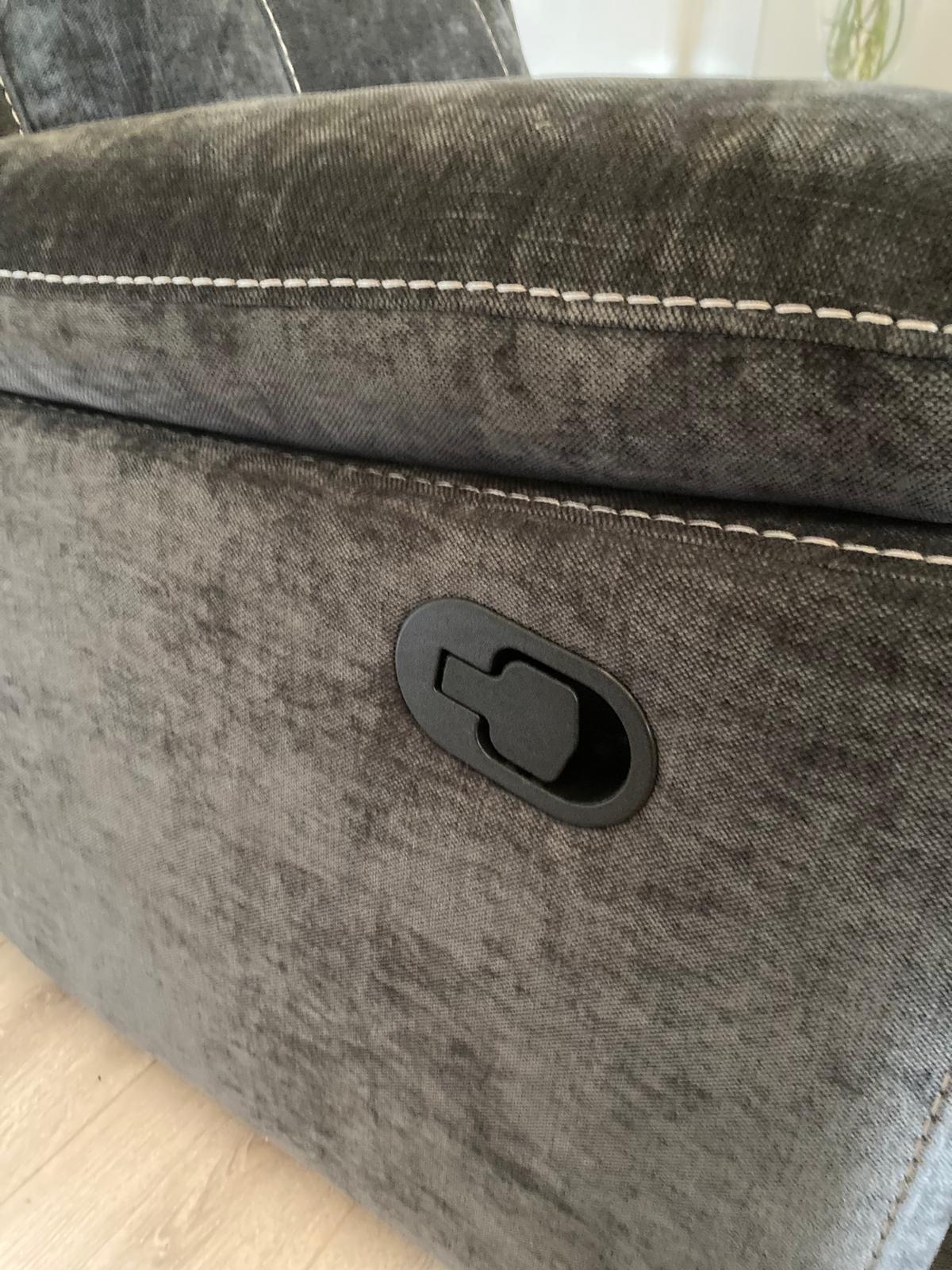 Lucy 3+1+1 Reclining Suite with Drop Down Table