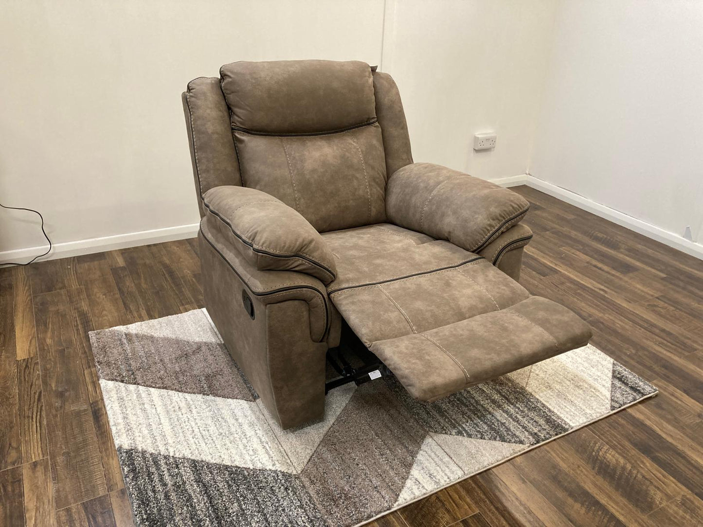 Lucan 3RR+1R+1R Manual Reclining Suite - Brown
