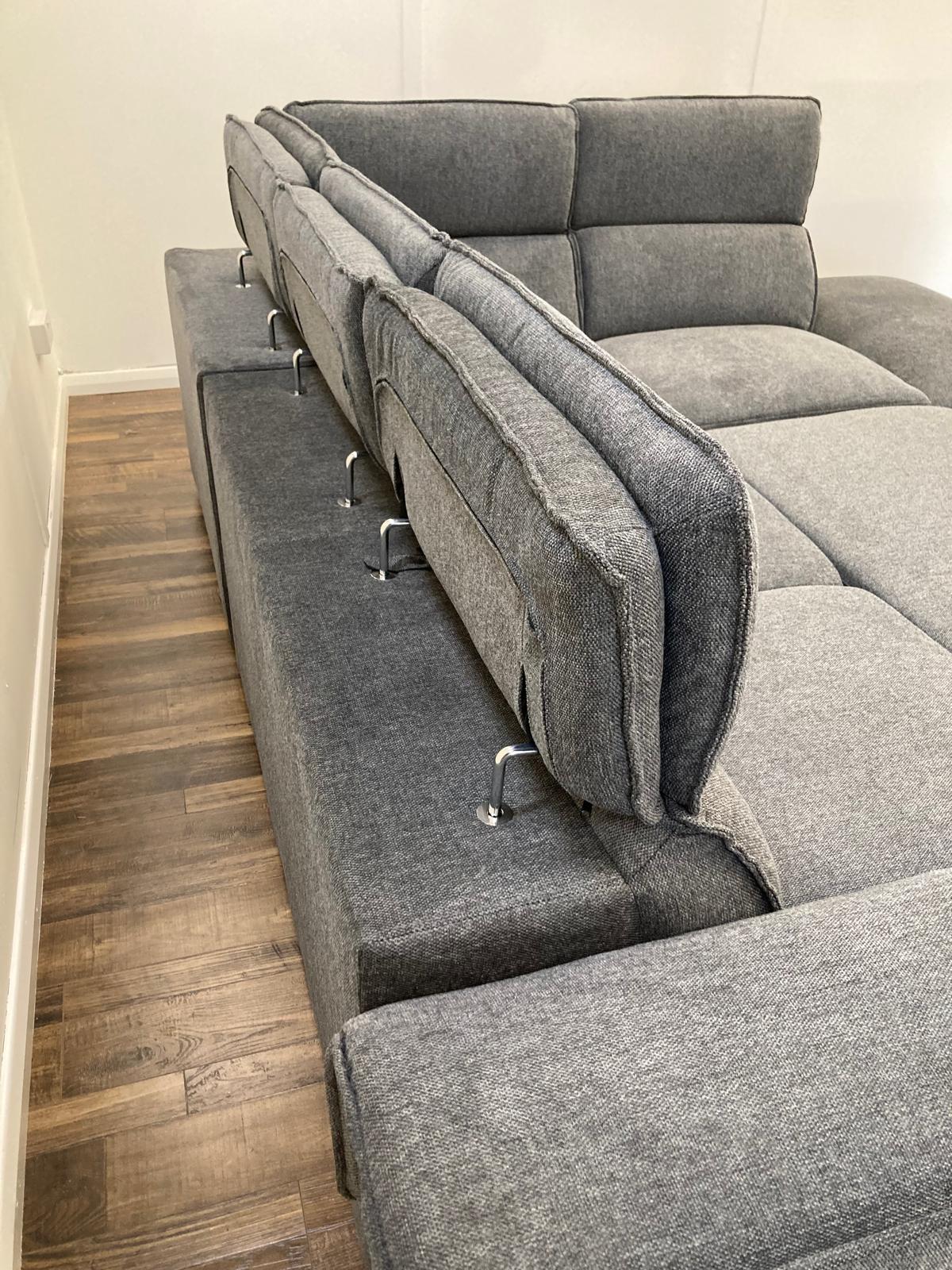 Blake Corner Suite with Pull out Bed and Ottoman - Grey