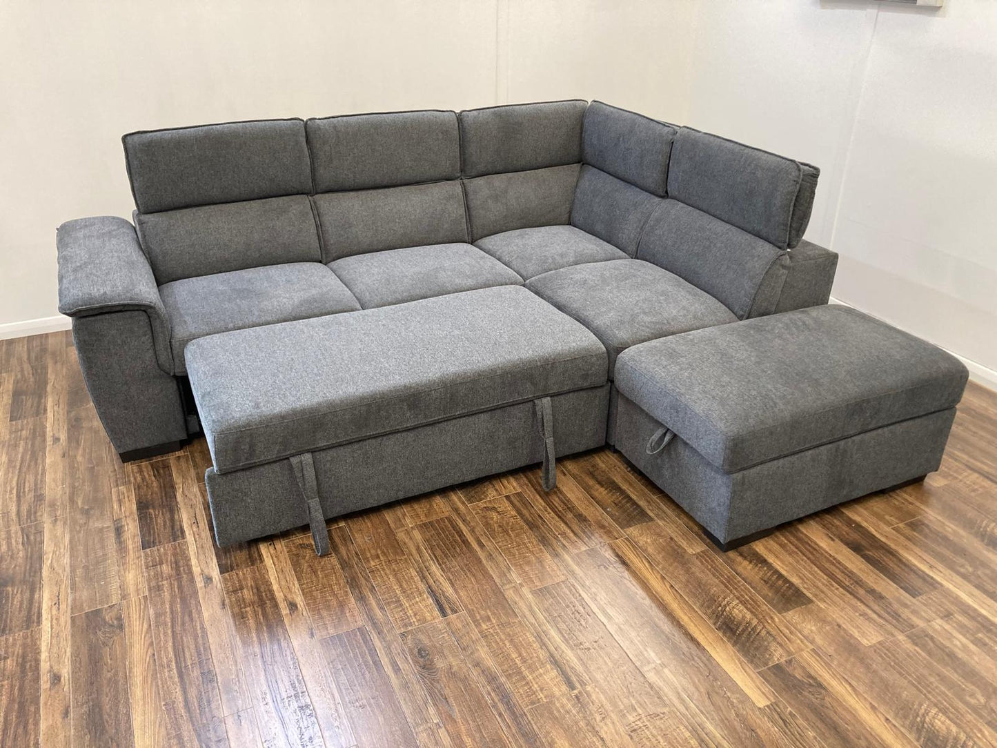 Blake Corner Suite with Pull out Bed and Ottoman - Grey