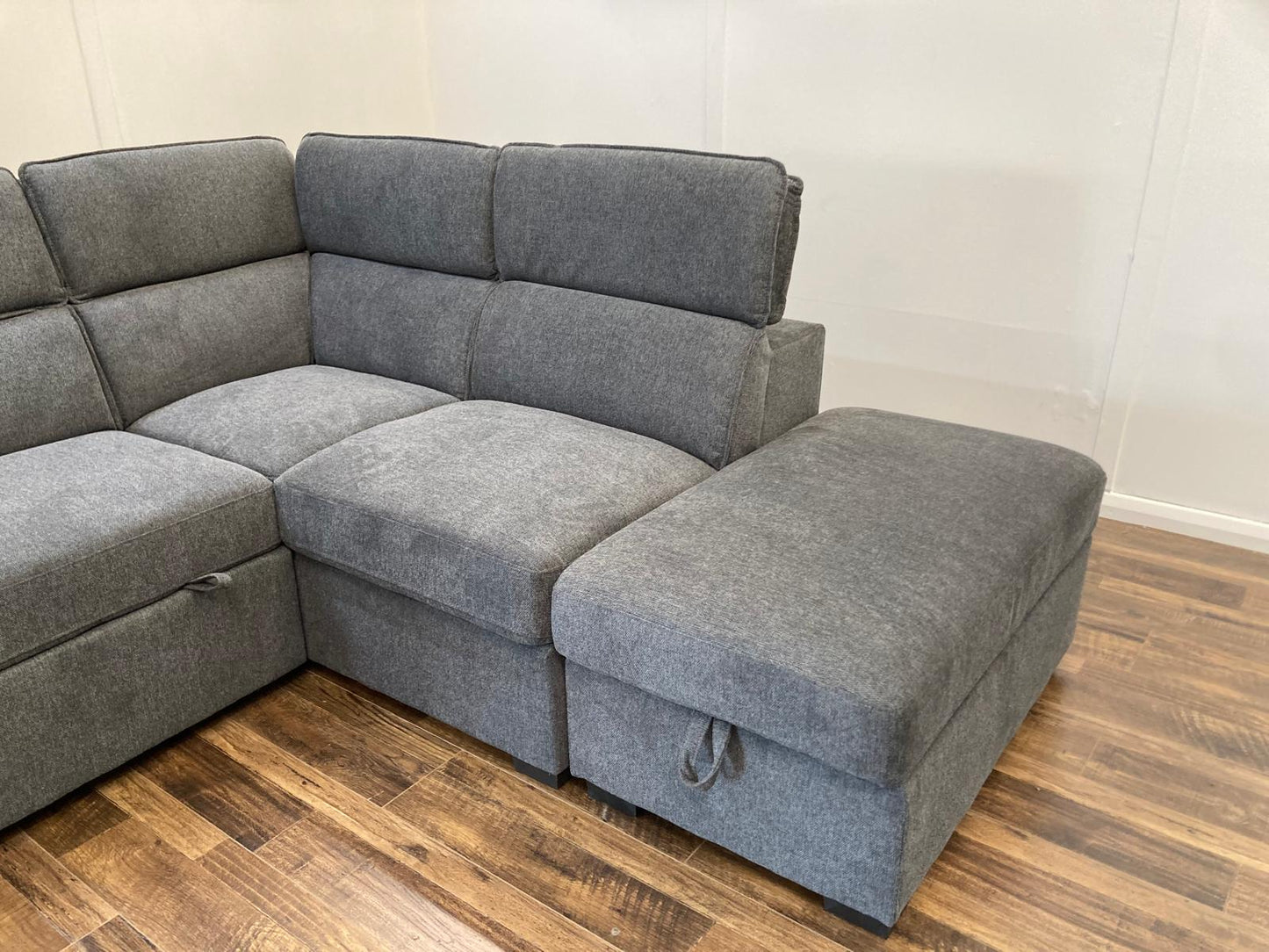 Blake Corner Suite with Pull out Bed and Ottoman - Grey